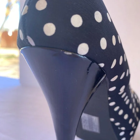 🛍️🛍️🛍️ Forever21 Black with White polka dots High Heels, sz 7.5, Used - Picture 9 of 16